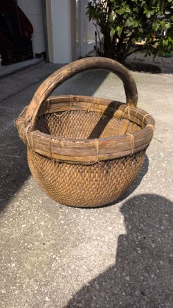 Primitive basket for decorating and installation