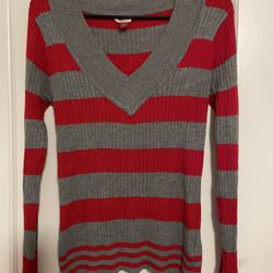 l.e.i.,  Red And Gray Stripped V-neck Ribbed Sweater 