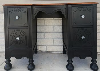 Adorable antique vanity desk