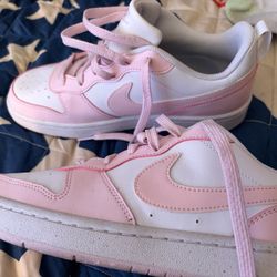 PINK NIKE SHOES****SIZE7 CASH ONLY