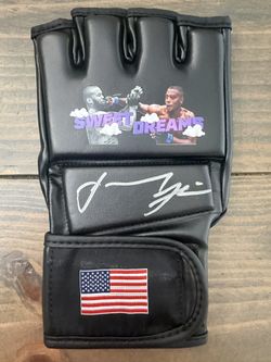 🥊 Jamahal Hill Signed MMA Glove – Beckett Authenticated (Sweet Dreams Design!)