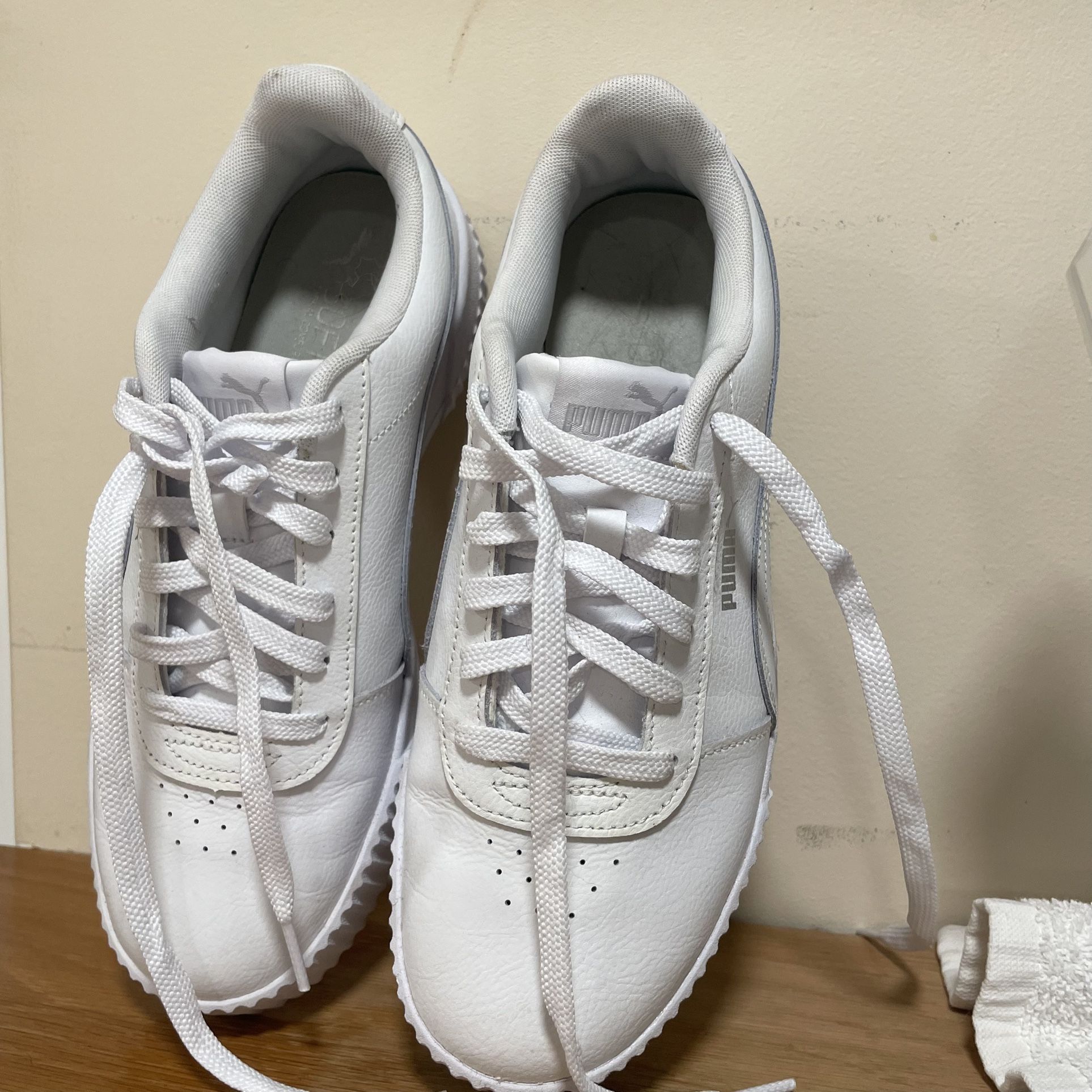 White Woman’s Puma Sneakers Size 9