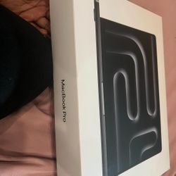 Apple - MacBook Pro 14-inch Laptop -Apple M4 Pro chip Built for Apple Intelligence - 24GB Memory - 512GB SSD Space Black