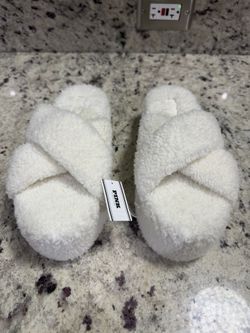 PINK Victoria Secret slippers fleece platform