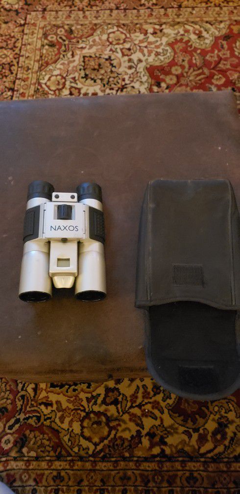 Naxos camera binoculars with case