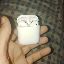 Air pods 2nd gen new both head phones work and everything work too