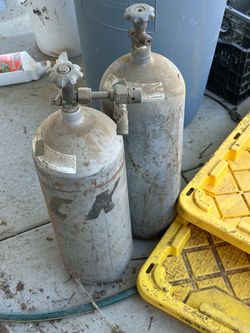 Welding tanks