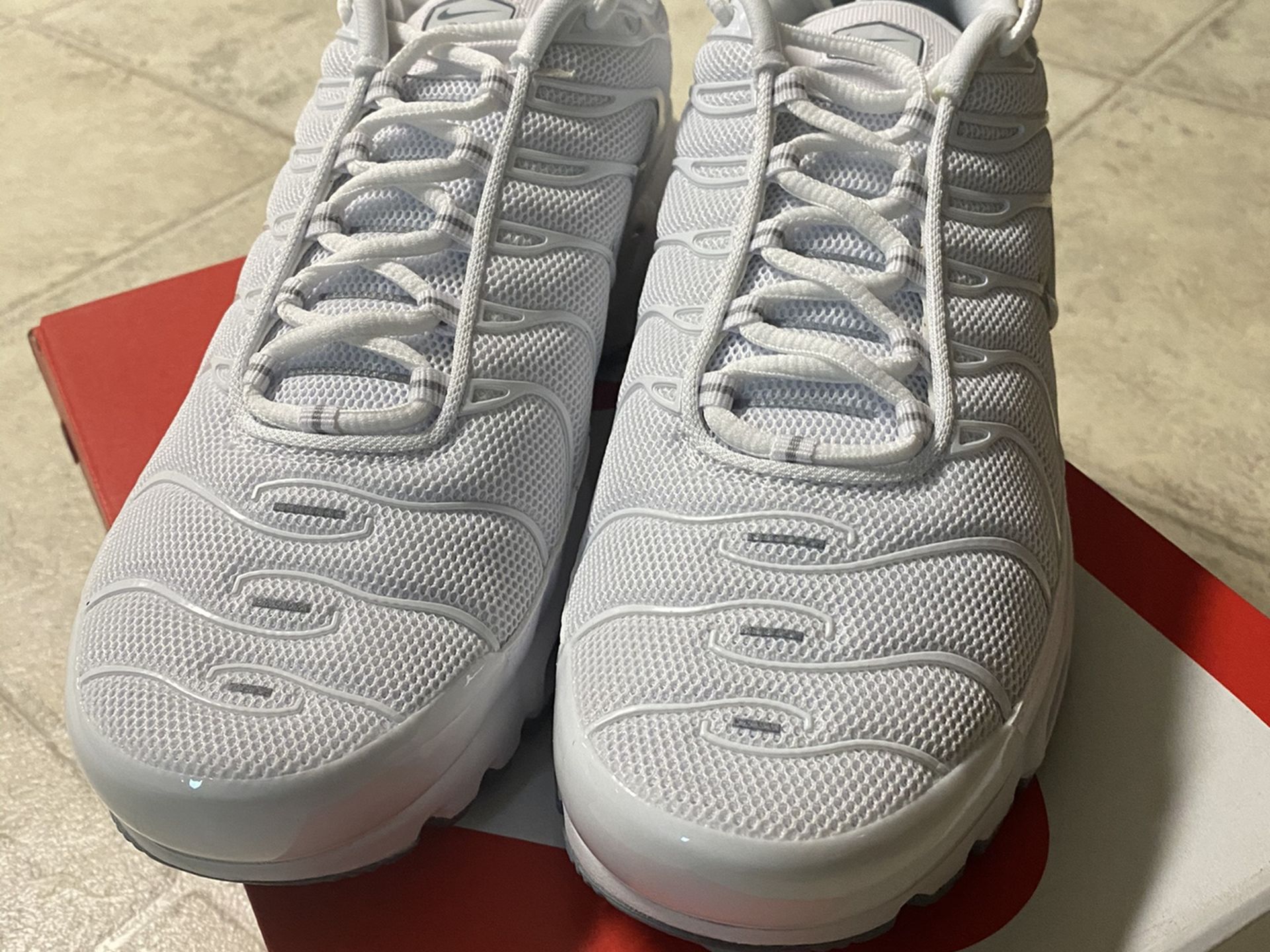 Airmax plus white size 10.5