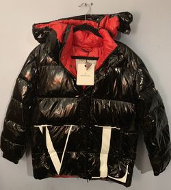 suppe Optagelsesgebyr Hotel Brand New MONCLER X VALENTINO Puffer Jacket AW 18 Collaboration (ALL SIZES  AVAILABLE AND NOW AVAILABLE FOR ORDER) for Sale in Queens, NY - OfferUp