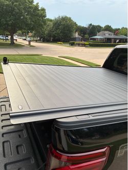 Embark LS retractable bed cover