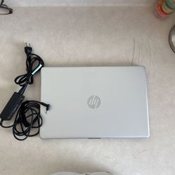 HP Laptop 15-dw3033dx