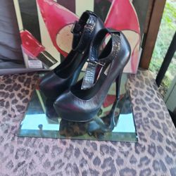 Ladies High Heels Black Size 10