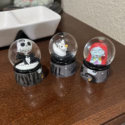 Nightmare Before Christmas Mini Snow Globes/ Firm