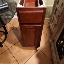 Kitchen Cabinets And 4 Table Legs