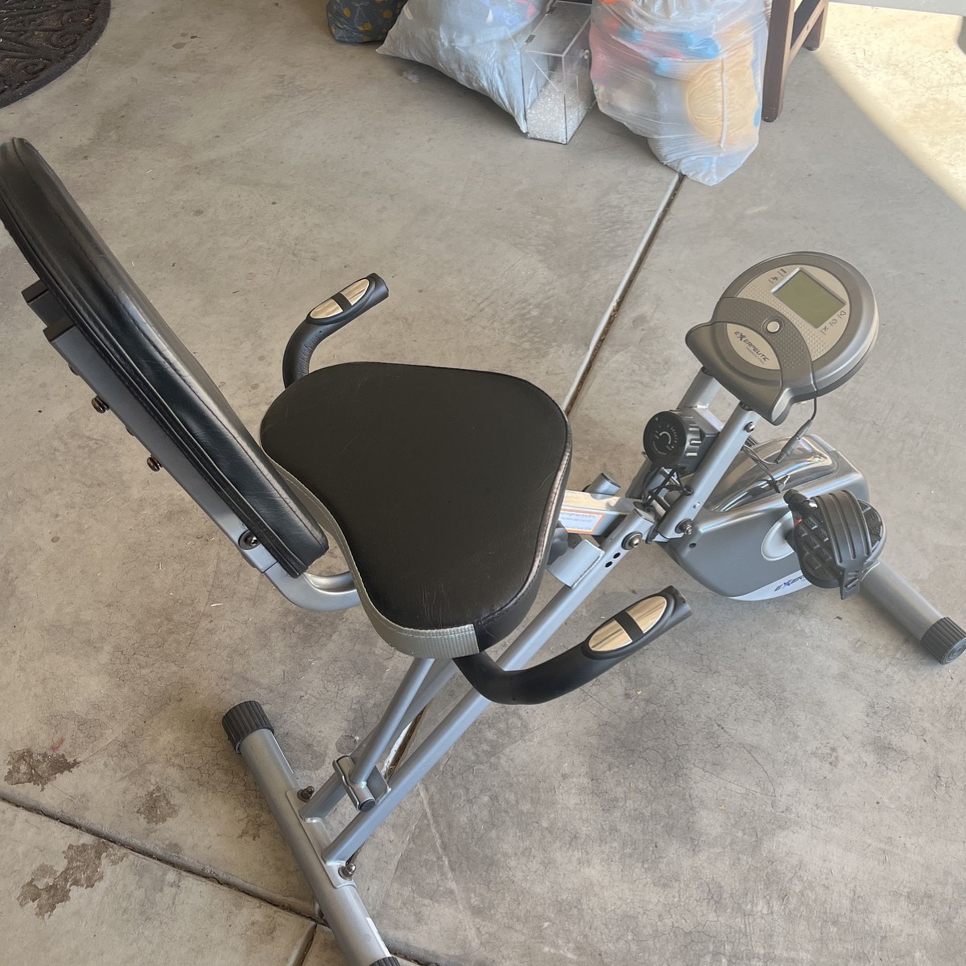 Exerpeutic 400XL Folding Recumbent Bike for Sale in Hanford, CA OfferUp