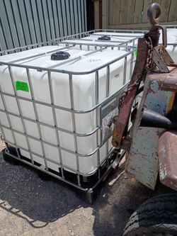 IBC Tote 275 Gallon Liquid Storage Container