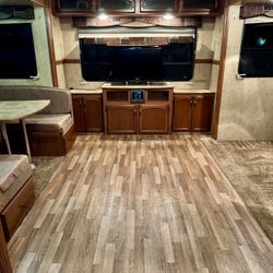 2012 Dutchman Denali 32ft w 2 slide outs model 285RE