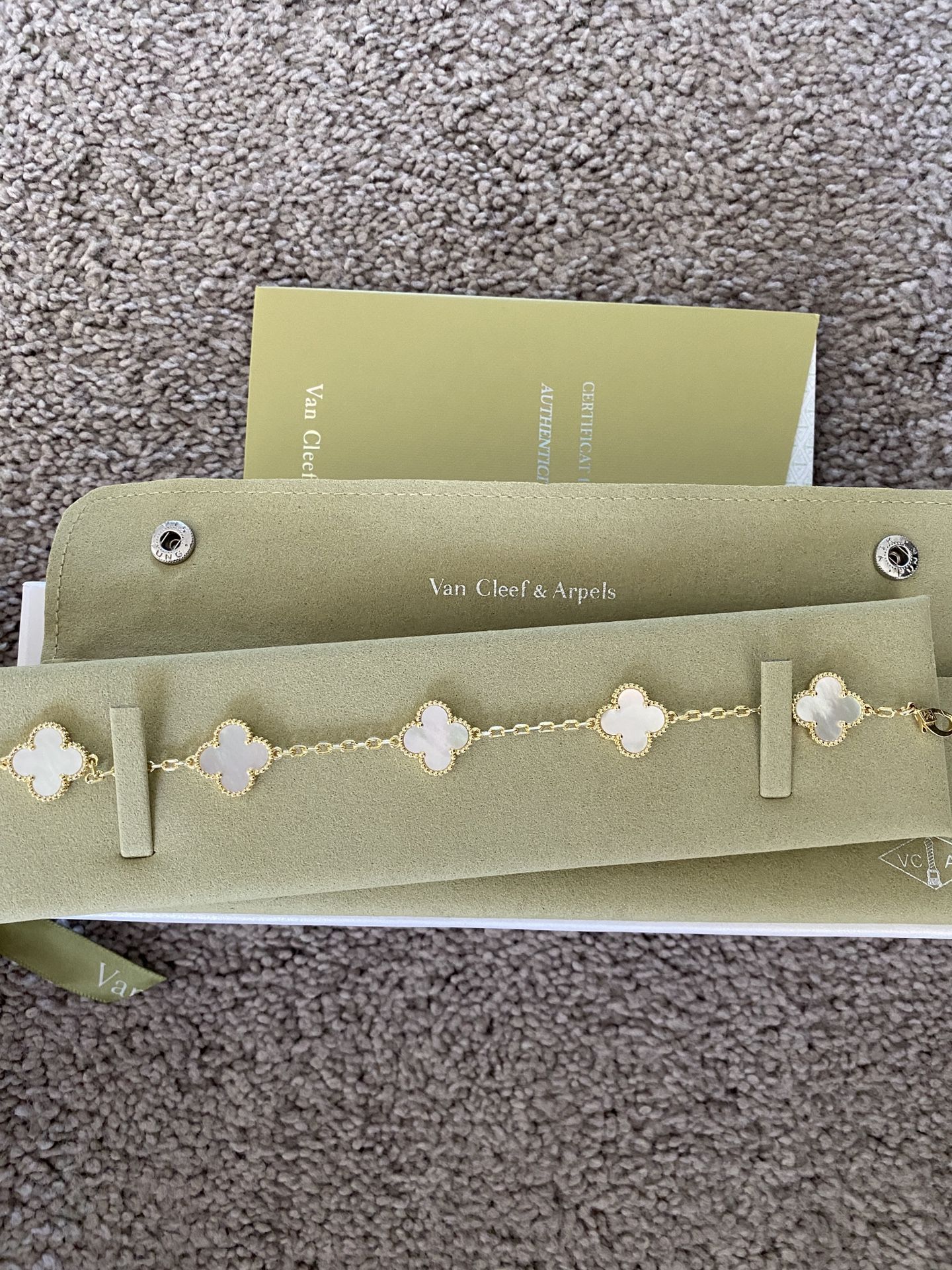 New Van Cleef & Arples yellow gold