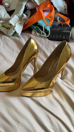 Steve Madden Special Edition gold high heels