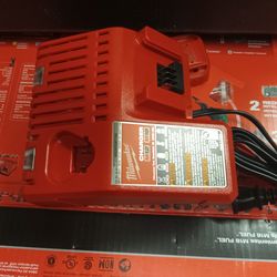Milwaukee M18 M12 Charger
