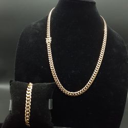 14K gold plated 8mm flat cuban link chain and pendant