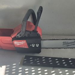 Milwaukee  Chainsaw 