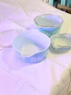 Pyrex Butterprint Casserole Dish Set with Lids
