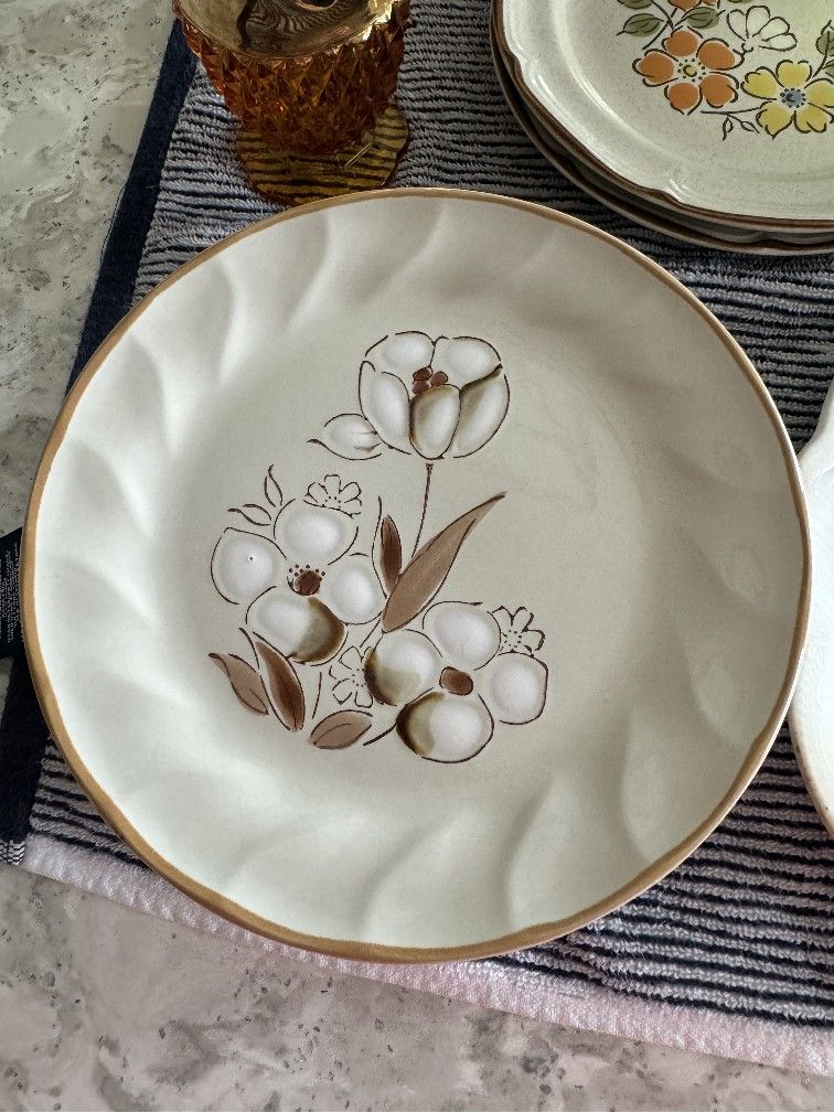Vintage Felicity Sculpture Plates