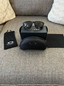Oakley Holbrook