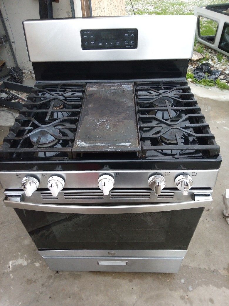 GE Gas Stove