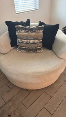 Circular couch chair