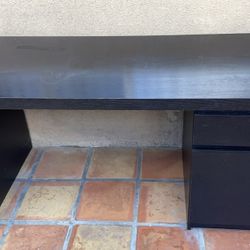 Black Desk