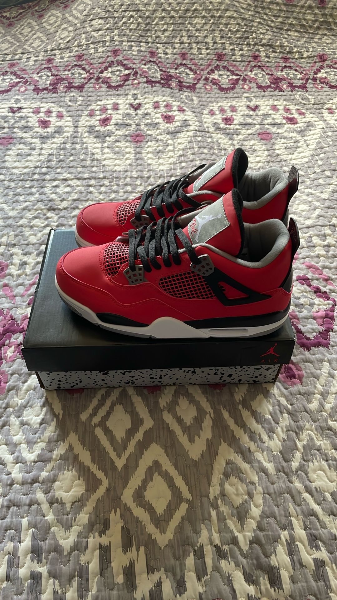 Jordan 4 Toro Bravo 9.5/10