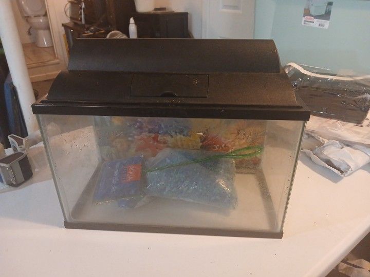 5 Gallon Fish Tank