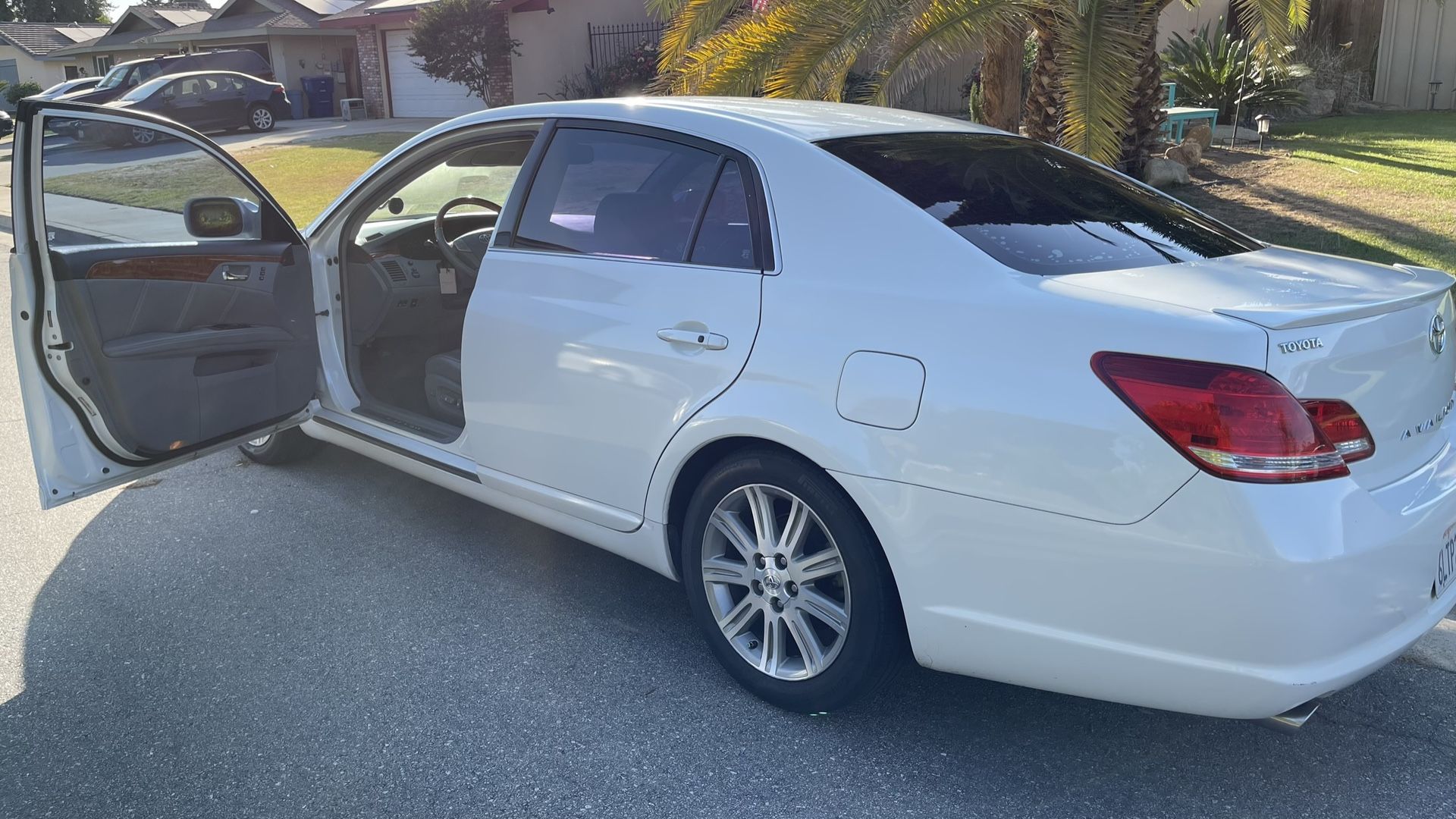 2005 Toyota Avalon for Sale in Bakersfield, CA - OfferUp