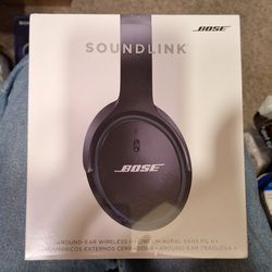 Bose SoundLink Around-Ear Wireless II Headphones