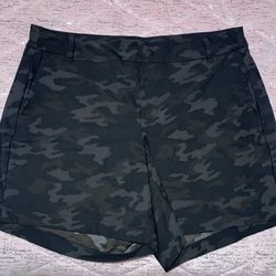 Womens Large Black Camo Spanx 6” Sunshine Shorts 