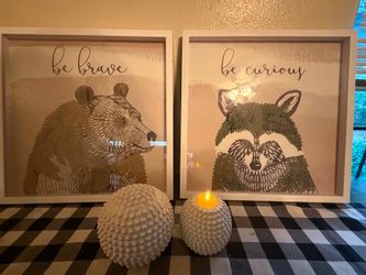 2 Large Beautiful Wall Pictures/ 2 Ceramic White Balls