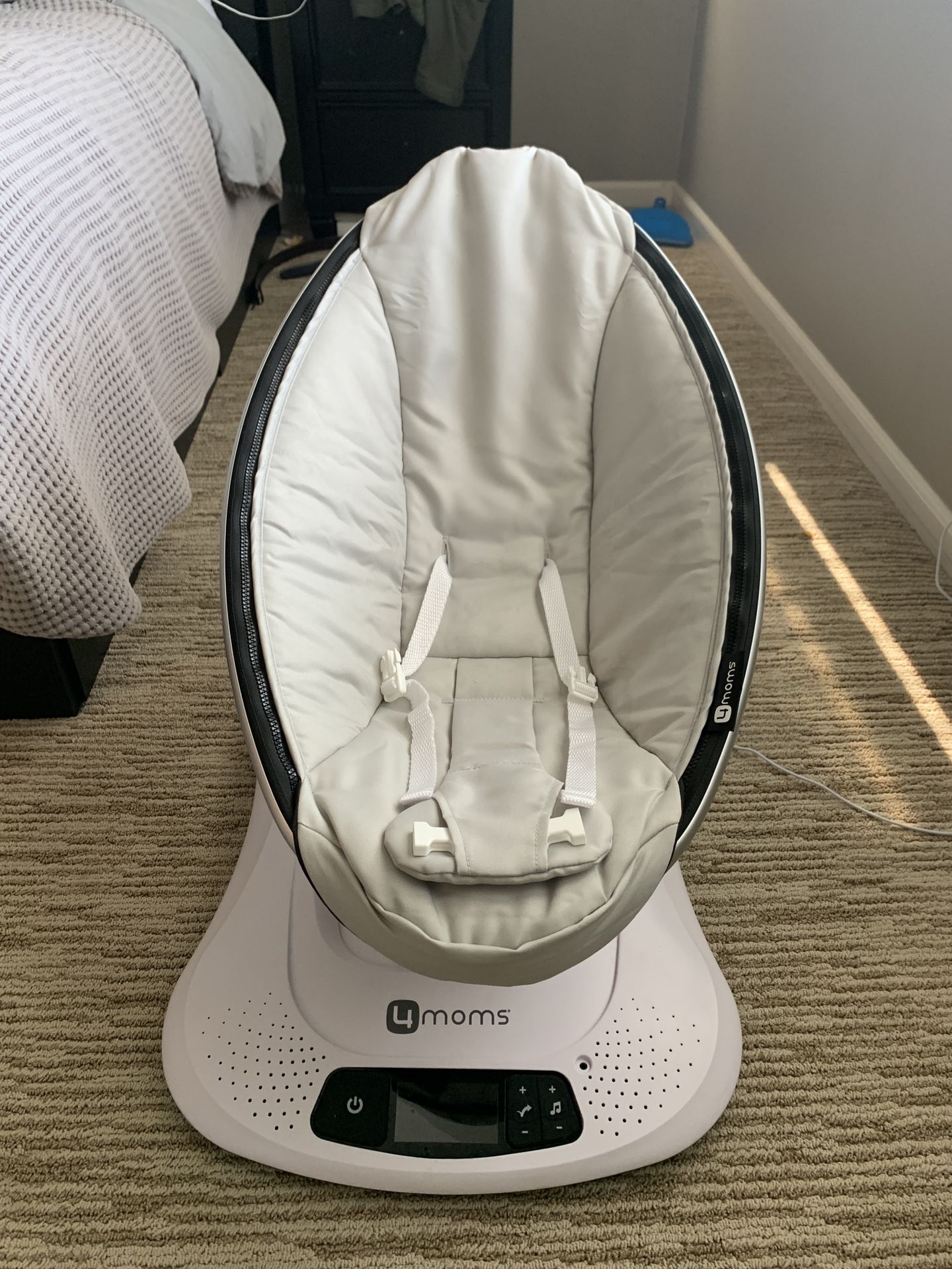 Electric Baby Swing (4moms MamaRoo)