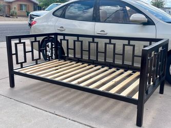 Gorgeous West Elm Espresso Wood Twin Daybed