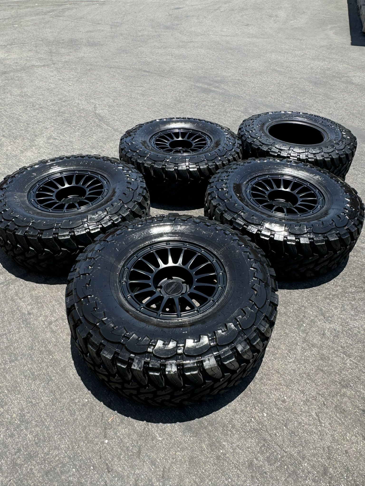 Jeep Wrangler Gladiator Method MR314 17” Wheels and 37” Toyo M/T Tires Rims Jeep Wrangler Gladiator