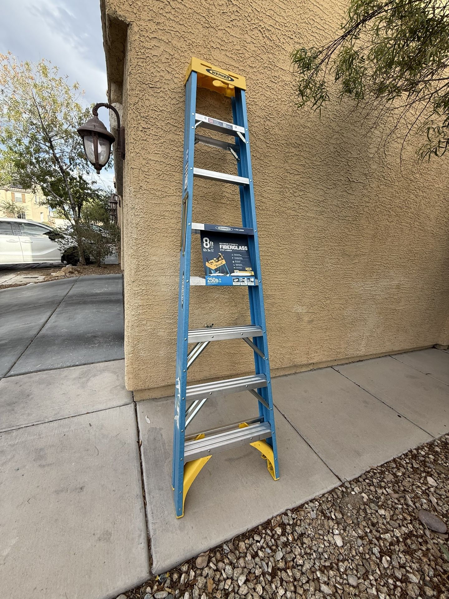 8ft Fiberglass Ladder