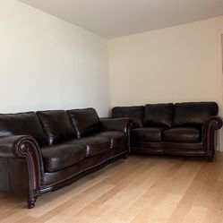 2 Sofas 