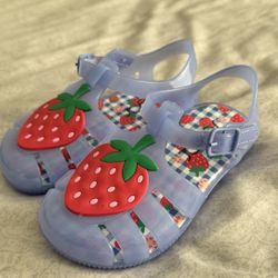 Girl sandals 