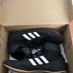 Adiddas Wrestling shoes black and white. Mens size 10