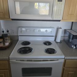 Nice - WHIRLPOOL 30"   ELECTRIC RANGE IN WHITE 