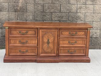 Stanley 9 drawer oak dresser