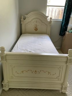 Girls twin beds