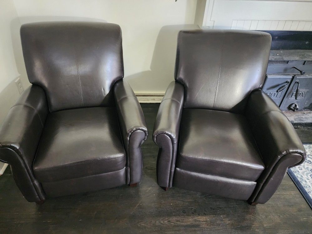 2 Recliner Chairs