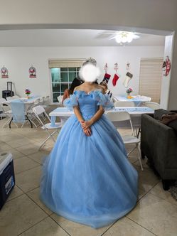 Vestido Quinceañera/ Quinceañera Dress.    Size 2 .   Small.    Con Enagua De Alambre Incluido